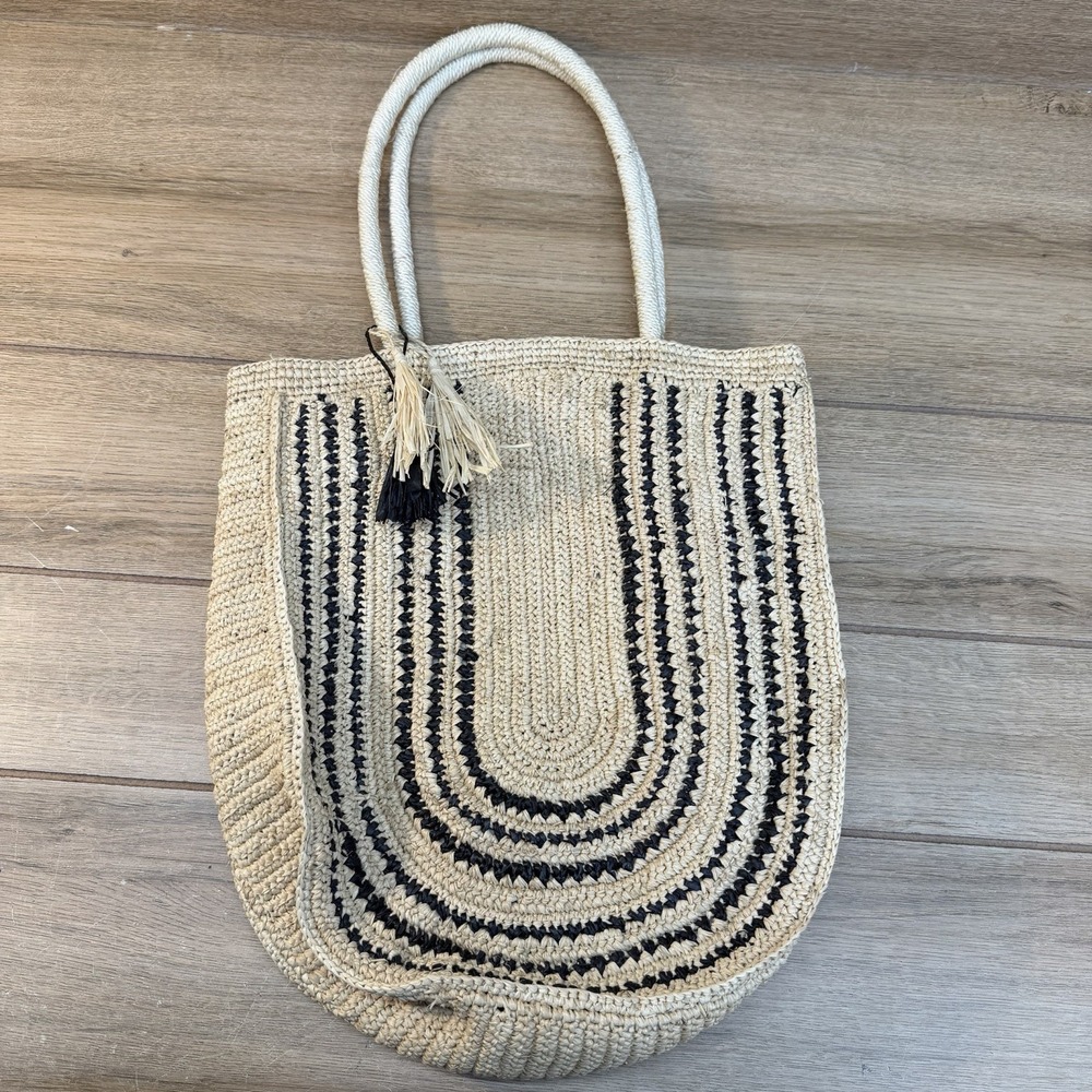 BTB Los Angeles Shoulder Tote Natural Raffia Weaved Made in Madagascar NWT - Picture 5 of 8